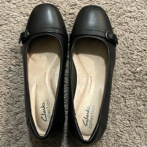 Clarks Women's Black Leather Loafers Size 7 with small heel